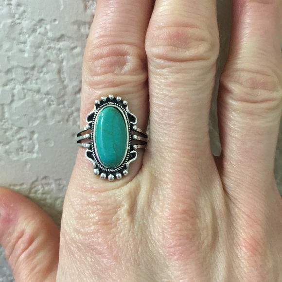 unbranded Jewelry - Turquoise Fashion Jewelry Silver Ring Size 8